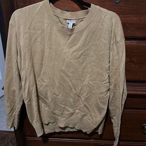 Tan BP. Sweater